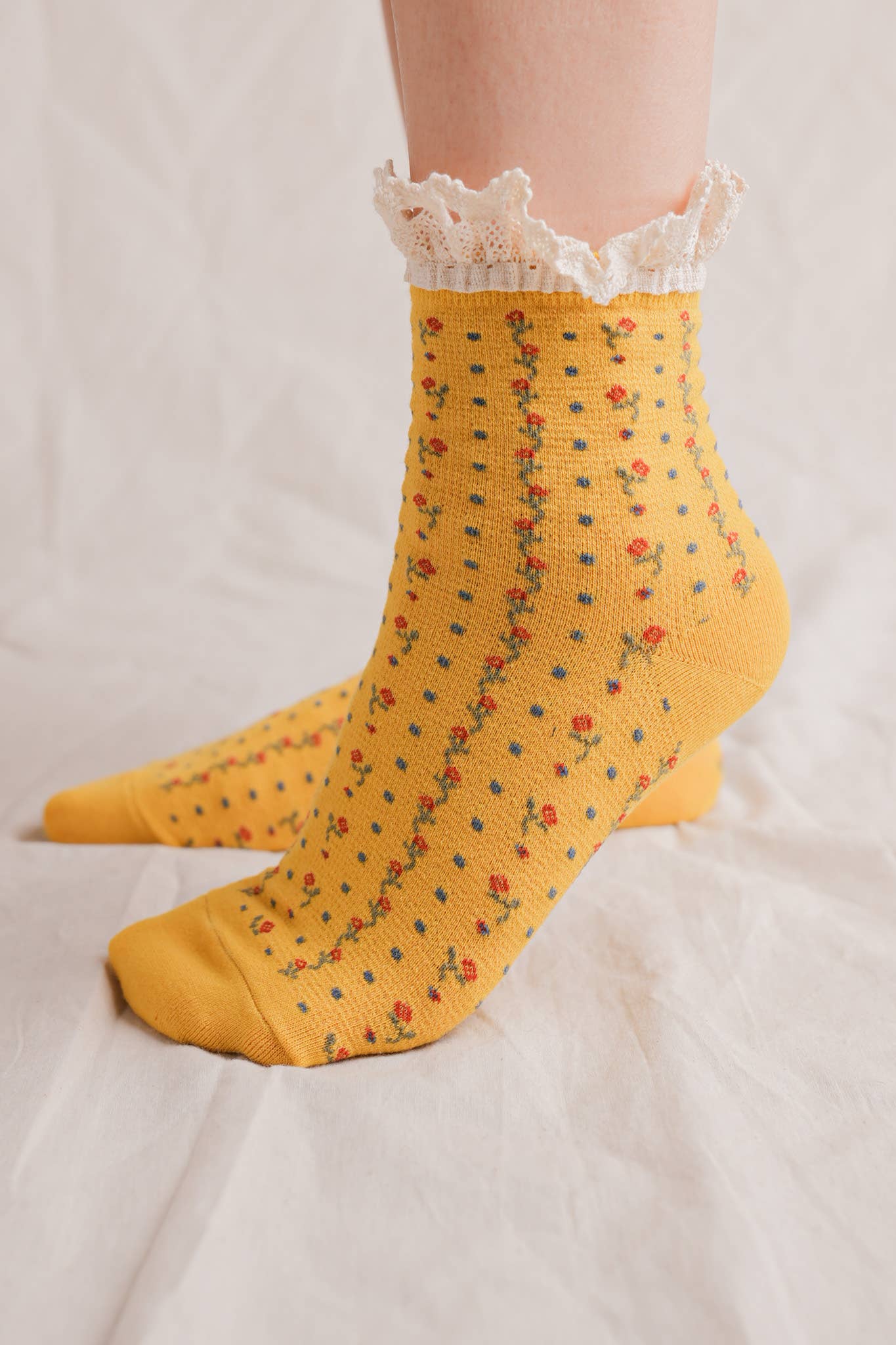SC10048C-Lace Trim Detail Floral Printed Crew Socks