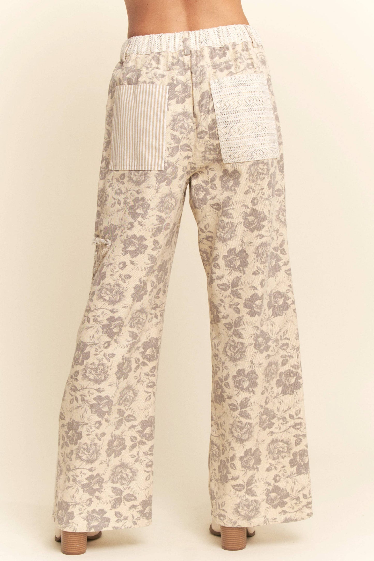 FLORAL STAR PATCH DETAIL WASHED PANTS