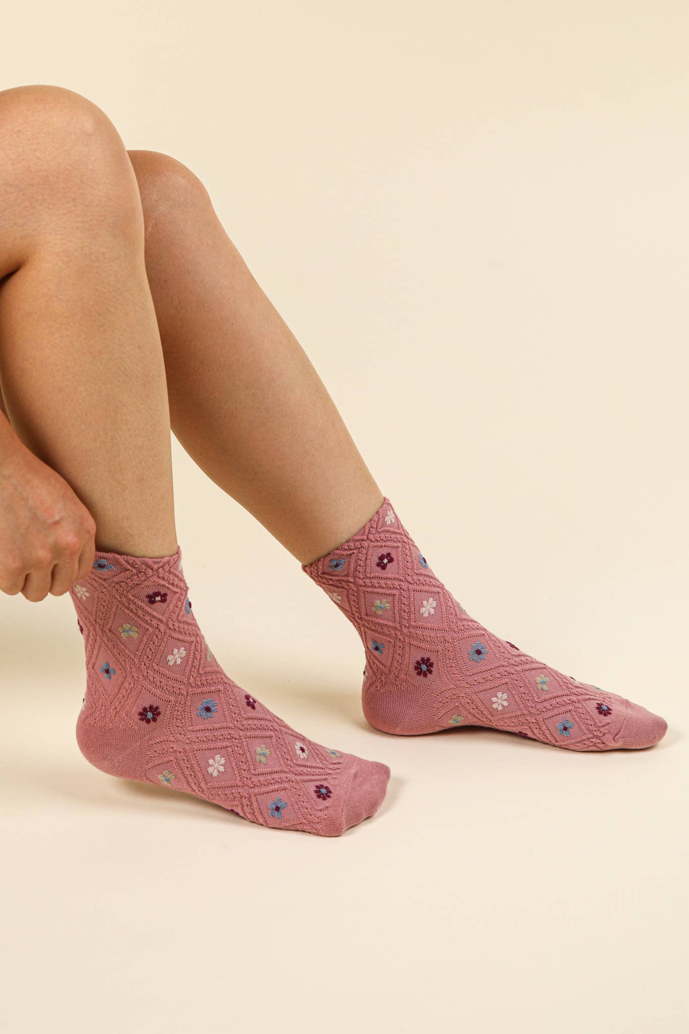 SC10038C-Floral Printed Textures Crew Socks