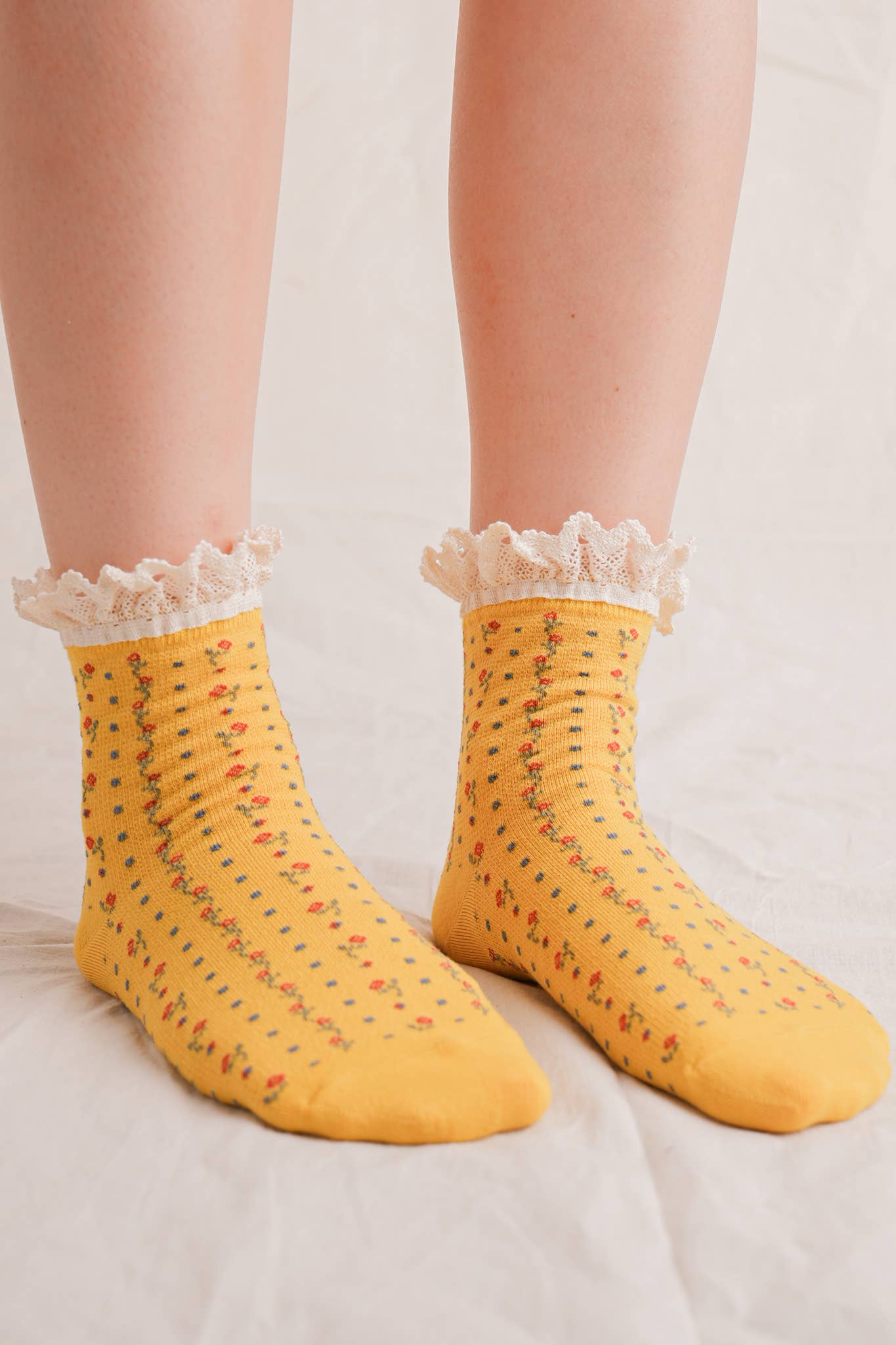 SC10048C-Lace Trim Detail Floral Printed Crew Socks